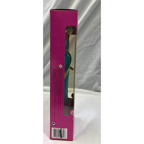 9905-NIB Class of 1998 Graduation Barbie Cap and Gown Special Edition - Picture 2 of 7